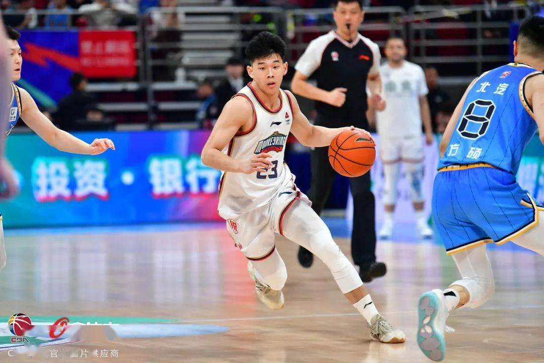 厦门队实力擅长外线投篮，取得连胜
