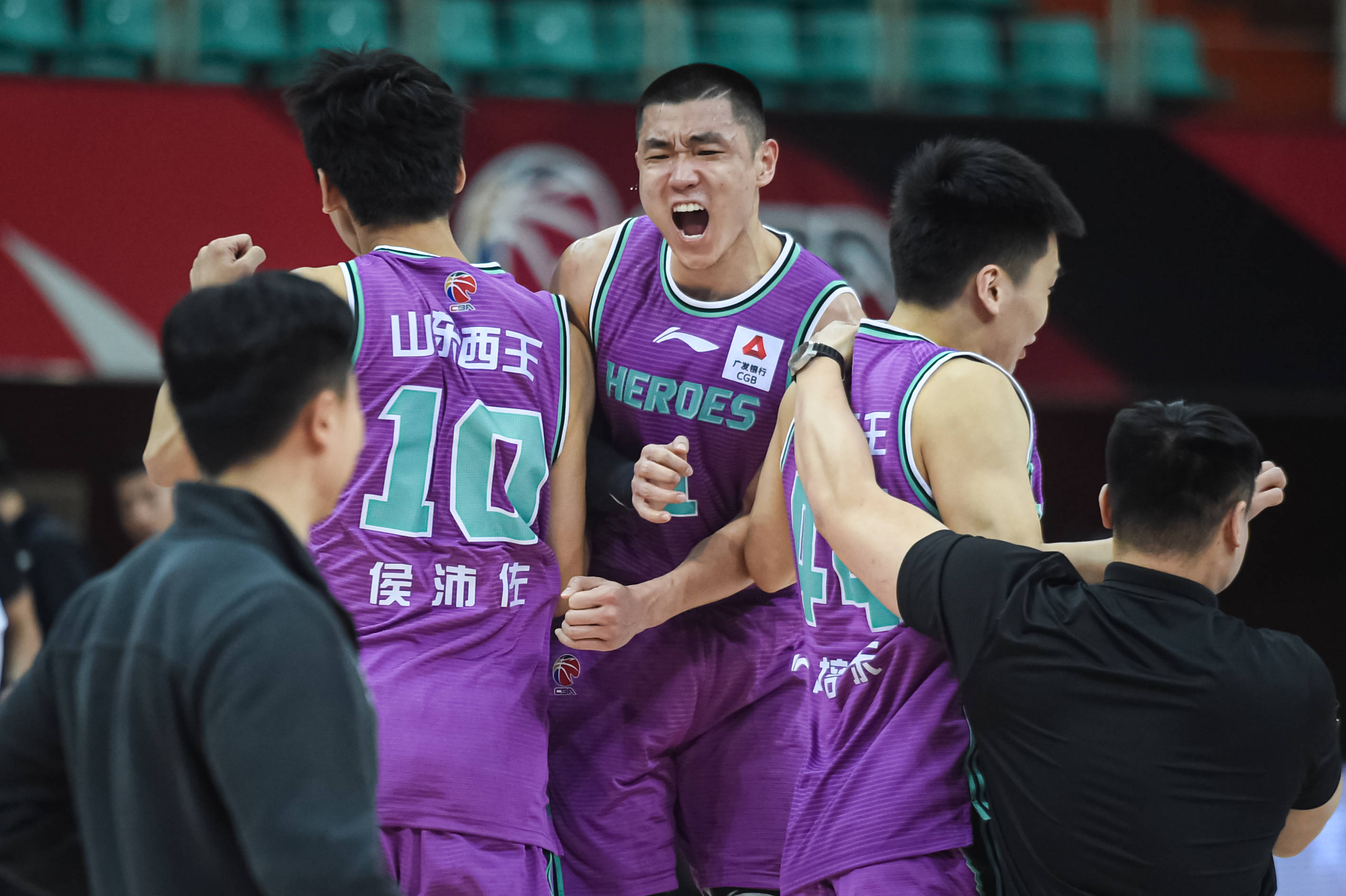 澳洲篮球职业联赛季后赛揭幕战引爆全场