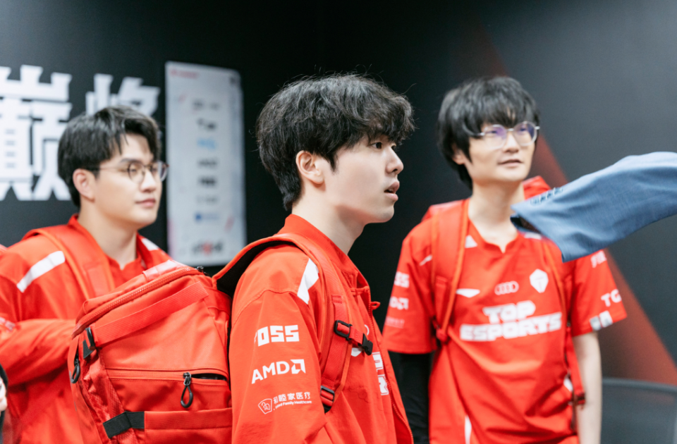 关于NS翻盘CLG，JackeyLove完成史诗逆转焦点之战四强赛，让粉丝疯狂欢呼的信息
