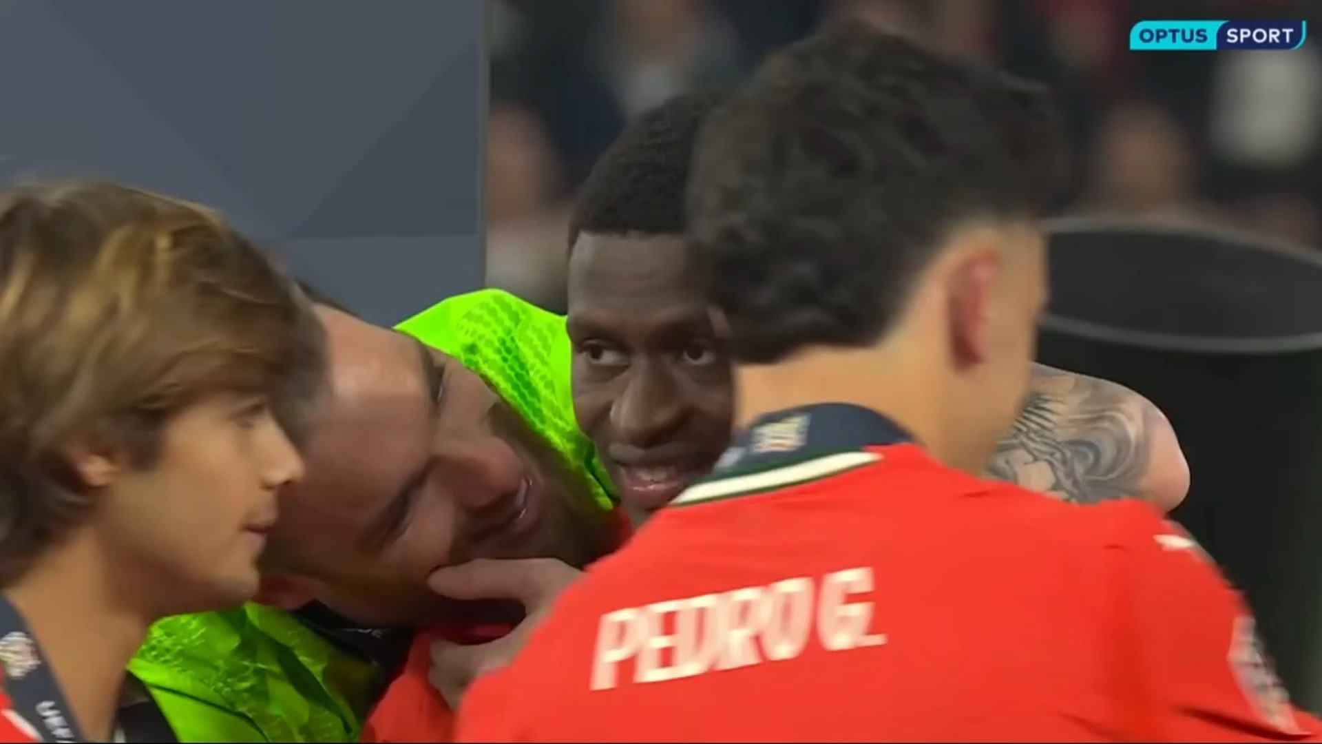 欧洲杯卫冕冠军葡萄牙队再次欧洲杯登场