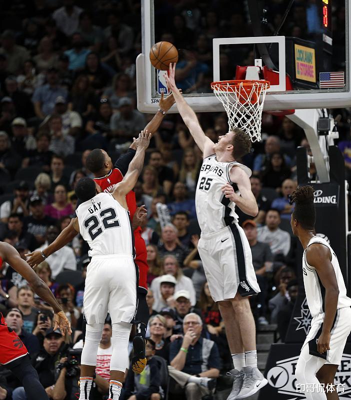 狂人波波维奇赛后惨败热情出言犯规 狂人波波维奇赛后惨败热情出言犯规