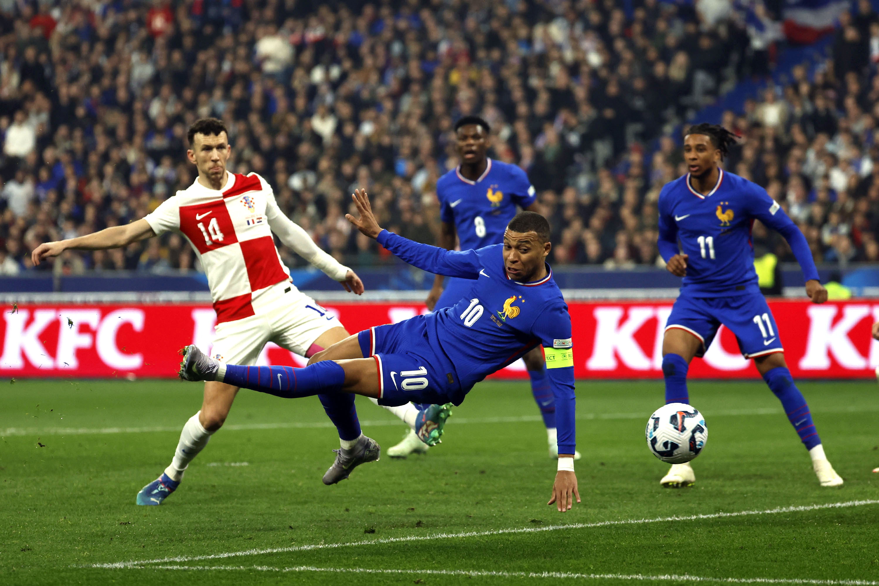 法国战平克罗地亚,获得欧预赛小组第二 法国战平克罗地亚,获得欧预赛小组第二