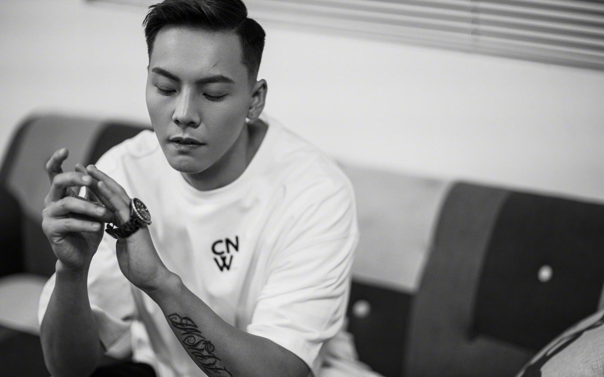 无声与惊雷，当巴雷拉在马拉多纳球场的阴影中定义比赛