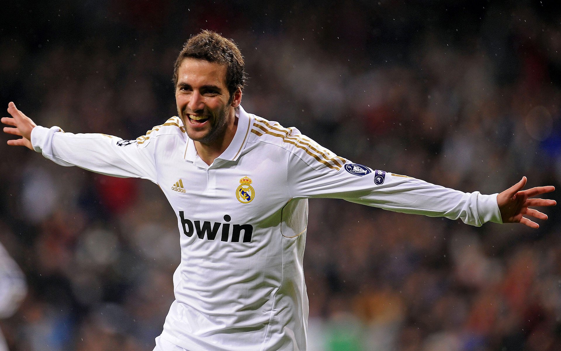 终极赌局，汉密尔顿用双重灵魂为阿斯顿马丁轻取雷诺